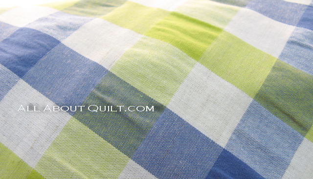 25% OFF ผ้า Cottonลายตาราง สีเขียว น้ำเงิน (ตัด 1 เมตร 100x110cm)