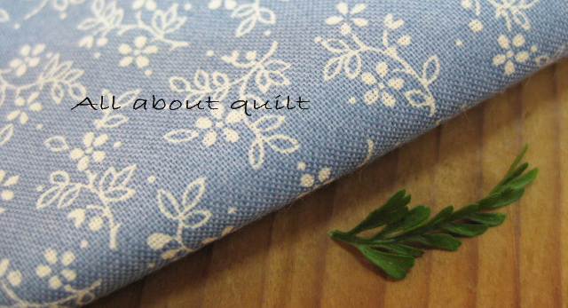 ผ้าcotton  ลาย little Flow พื้นฟ้าอ่อนดอก สีขาว